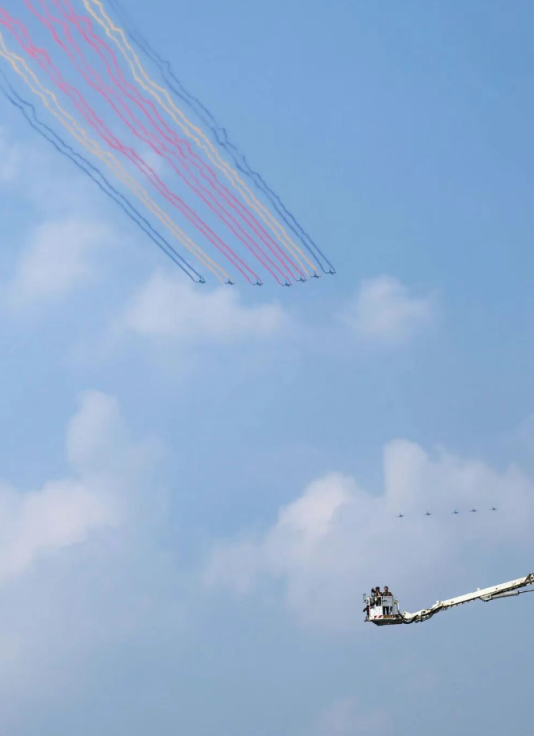 永华配资 阅兵幕后揭秘｜阅兵出“神图”，这辆消防云梯车立了功